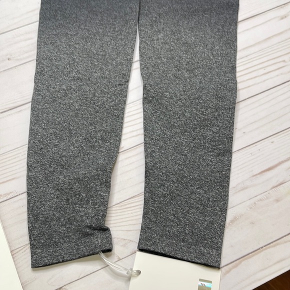 Doyoueven Ombré Scrunch Seamless leggings - Black - Picture 6 of 11